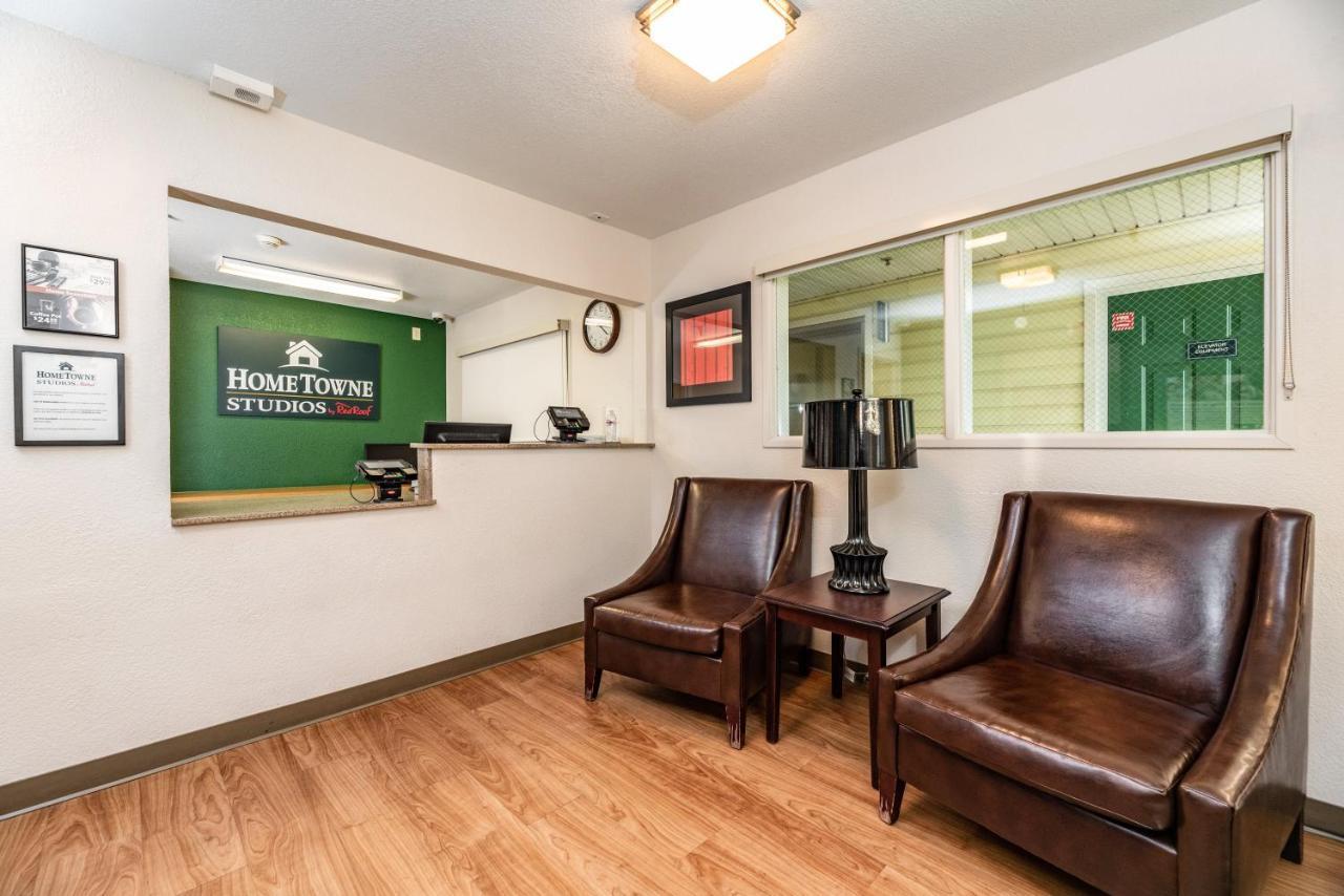 Hometowne Studios By Red Roof Fresno - West Экстерьер фото